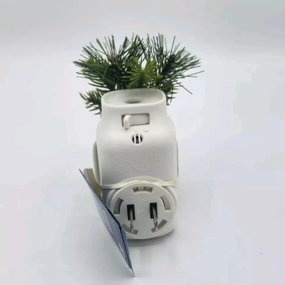 Yankee Candle Scent Plug Diffuser Light Sensor Christmas Holly Pinecone Light Up